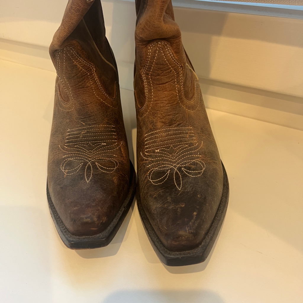Rich Brown Leather Western Cowboy Boots With Intricate Stitching